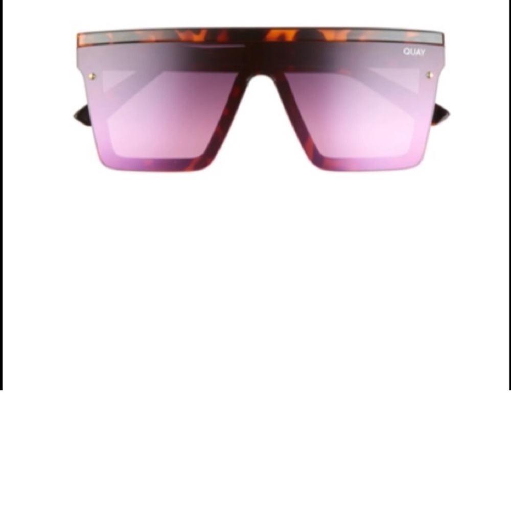Quay RARE! Hindsight, pink mirrored sunglasses comes with case.